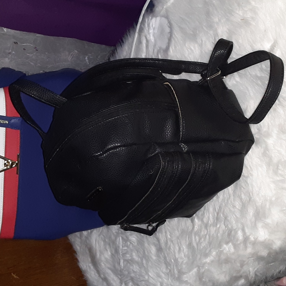 🎒 Medium black backpack - Picture 3 of 9